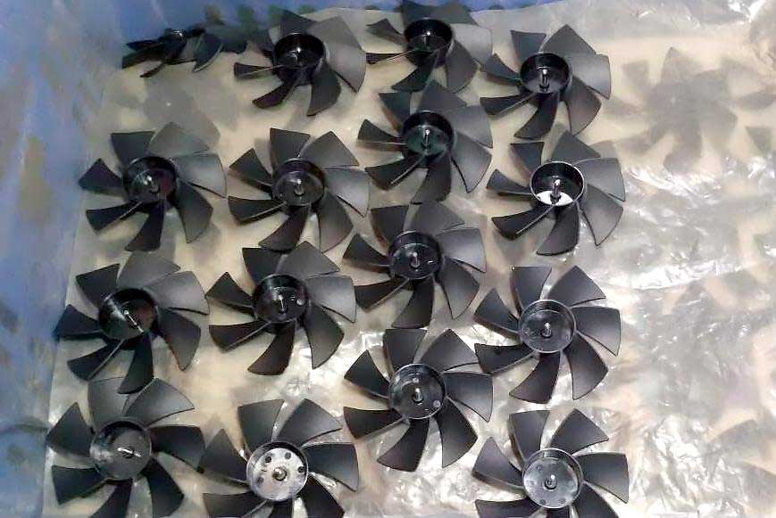 Fan Blades with Insert Moulding Produced by ChenHsong EM150-SVP/3 Injection Molding Machine