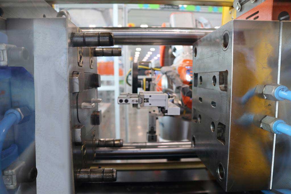 Clamping Symstem of high-precision MJ (Minijet) series injection moulding machine