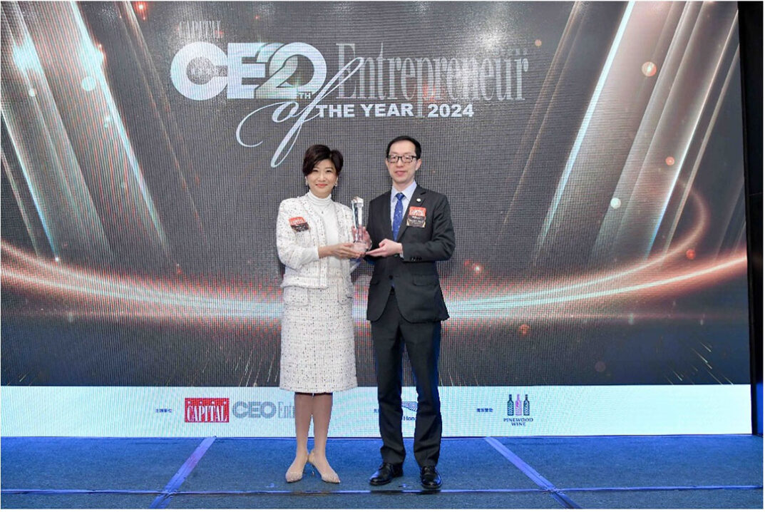 Ms Chiang Lai Yuen receives the “CEO X Entrepreneur of the Year 2024 – Entrepreneur of the Year 2024” award from Dr Wingco Lo