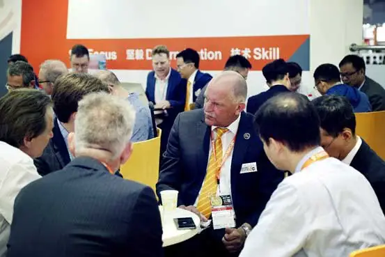 Mr. Corbey, GM of Chen Hsong Europe, with clients in Chinaplas 2018