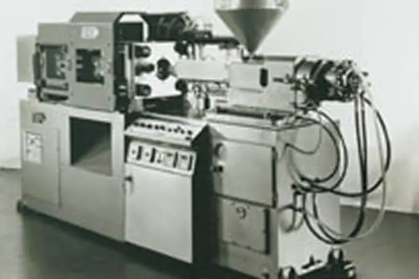 1970-The flagship _King of Toys_ series launches and becomes Hong Kong's best-selling injection moulding machine of the era.