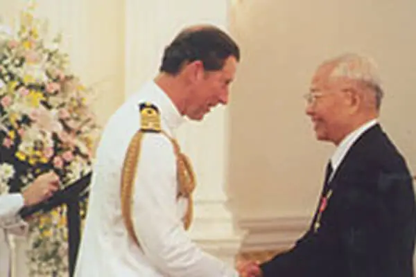 1997-Dr. Chiang Chen awarded the OBE by Queen Elizabeth II.