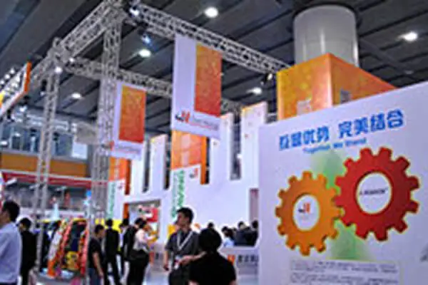 2011-Global strategic partnership signed with Mitsubishi Heavy Industries Plastic Technology. Chen Hsong becomes the first OEM partner for Mitsubishi in China.