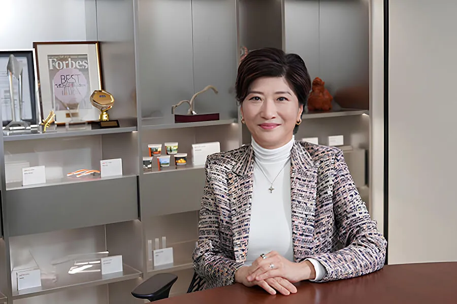 Ms-Lai-Yuen-Chiang-Chairman-and-CEO-of-Chen-Hsong-Chen-Hsong-03-min