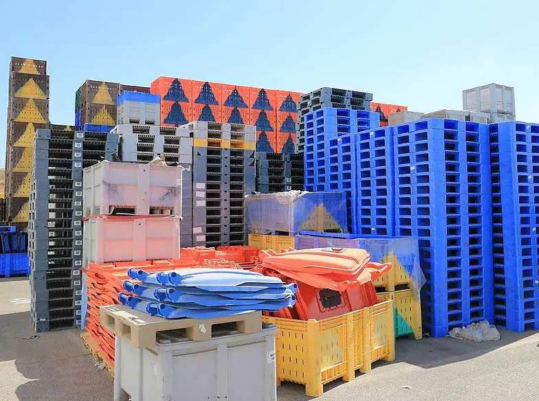 Gigantic Crates produced by SM6500-TP Injection Molding Machine