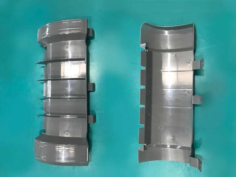 Left and right shroud inner plates for automitive industry are produced by JM650-C3-SVP/2 Injection Molding Machine