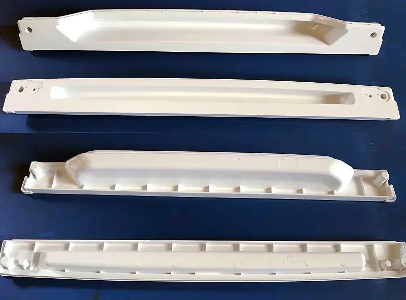 Refrigerator Door Handles Produced by ChenHsong EM400-SVP/3+ Injection Molding Machine